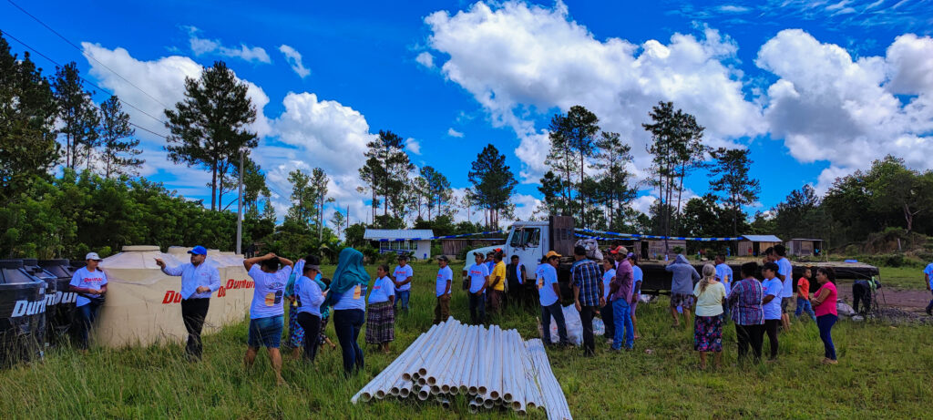 Familias en Guatemala beneficiándose de los sistemas de cosecha de agua